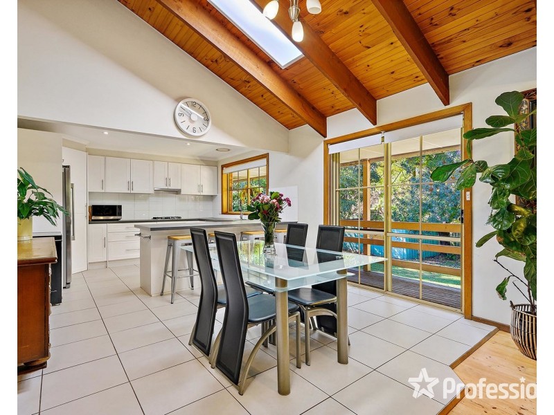 12 Penola Drive, Seville VIC 3139