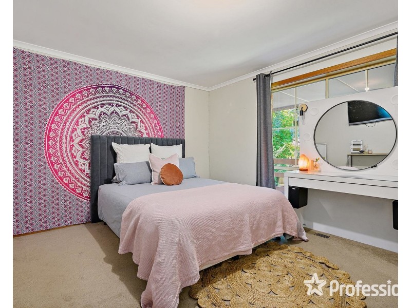 12 Penola Drive, Seville VIC 3139