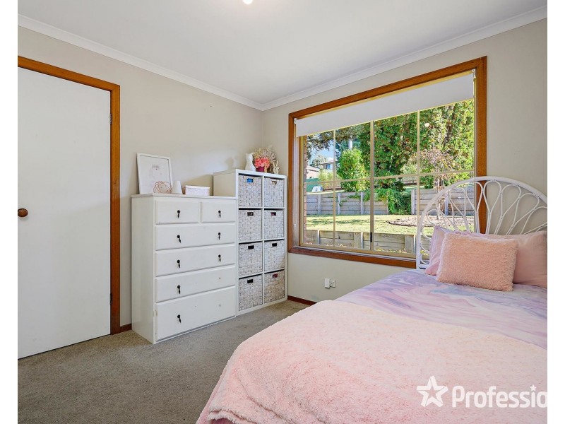 12 Penola Drive, Seville VIC 3139