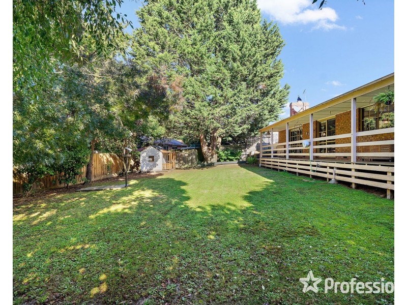 12 Penola Drive, Seville VIC 3139