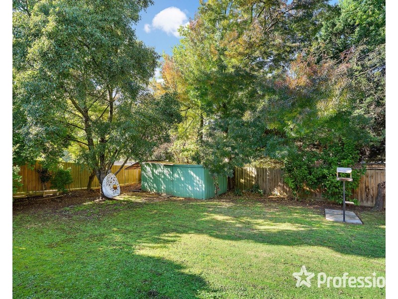 12 Penola Drive, Seville VIC 3139