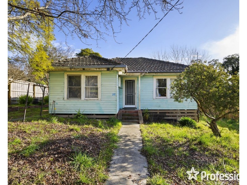 20 Patricia Avenue, Montrose VIC 3765