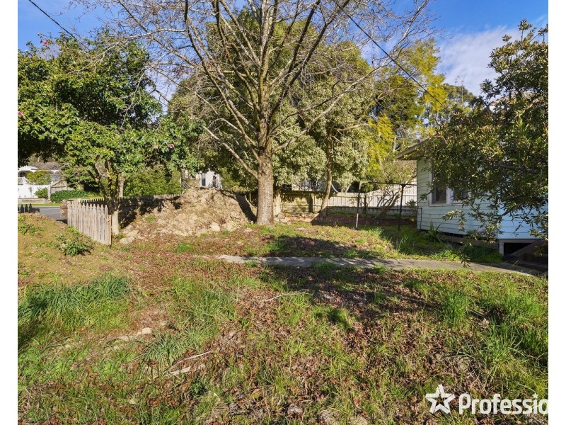 20 Patricia Avenue, Montrose VIC 3765