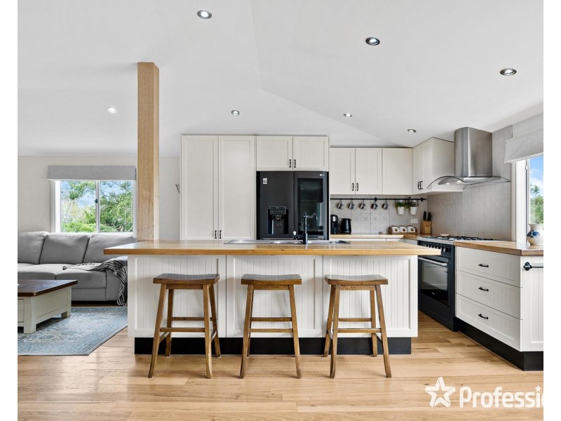 16 Gardner Parade, Mount Evelyn VIC 3796