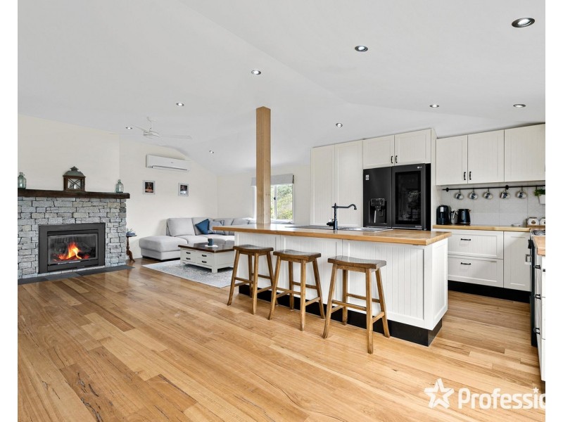 16 Gardner Parade, Mount Evelyn VIC 3796