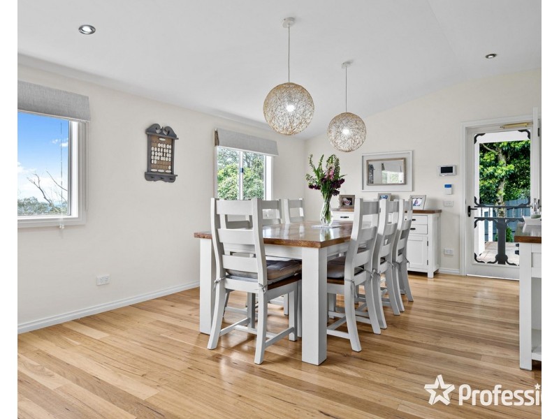 16 Gardner Parade, Mount Evelyn VIC 3796
