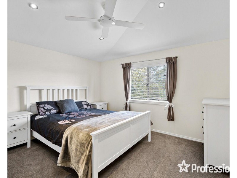 16 Gardner Parade, Mount Evelyn VIC 3796