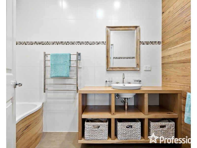 16 Gardner Parade, Mount Evelyn VIC 3796
