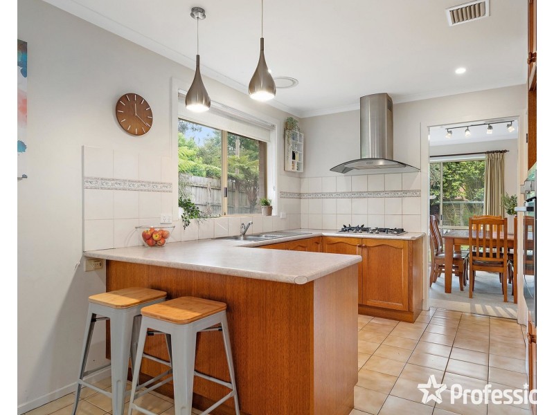 1 Penola Drive, Seville VIC 3139