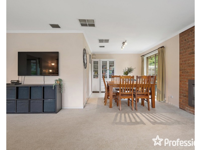 1 Penola Drive, Seville VIC 3139