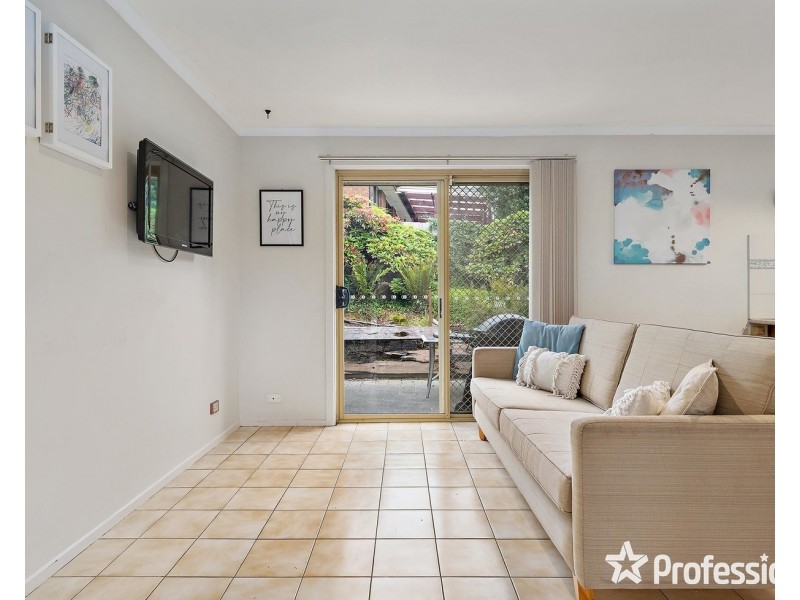 1 Penola Drive, Seville VIC 3139