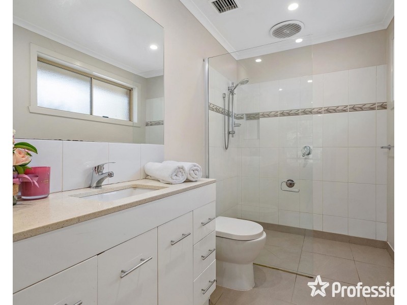 1 Penola Drive, Seville VIC 3139