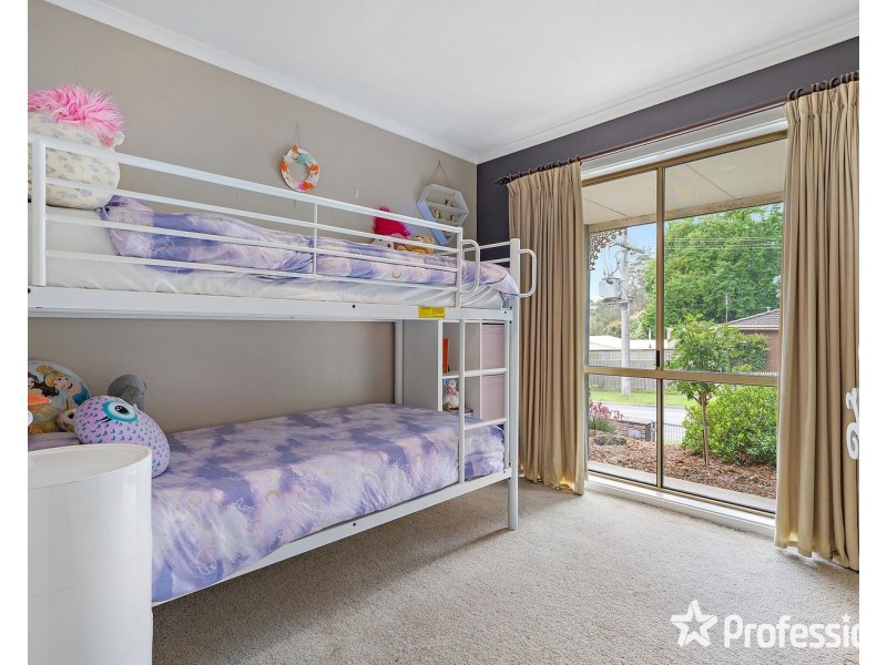 1 Penola Drive, Seville VIC 3139