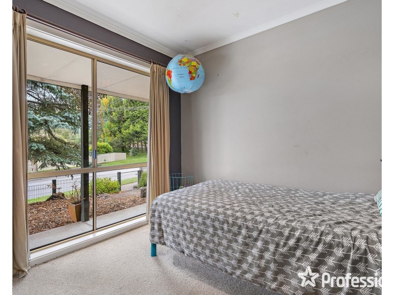 1 Penola Drive, Seville VIC 3139