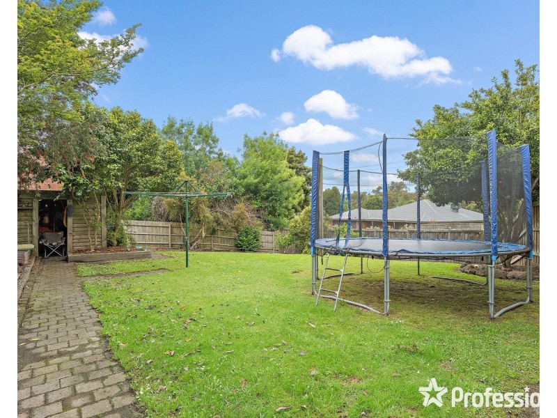 1 Penola Drive, Seville VIC 3139