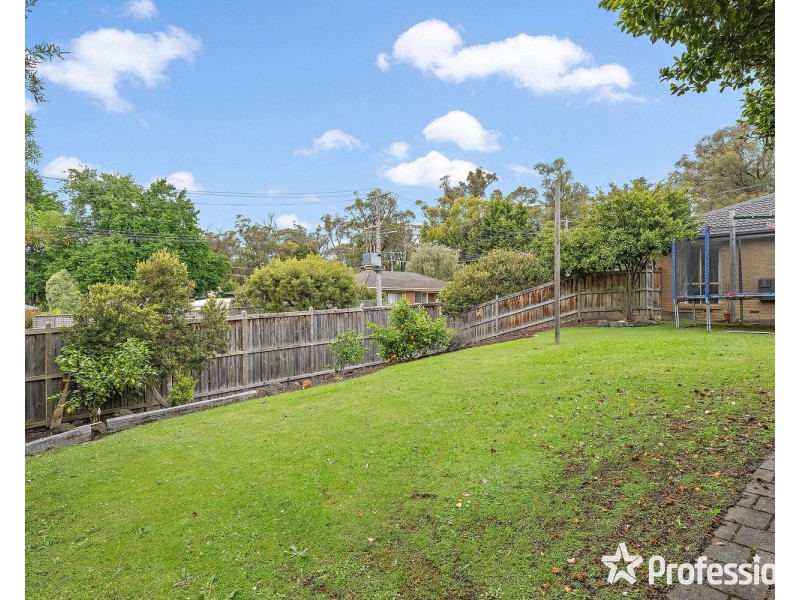 1 Penola Drive, Seville VIC 3139