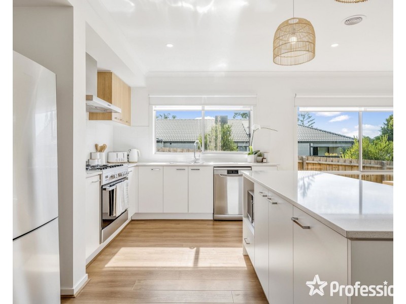 25 English Street, Seville VIC 3139