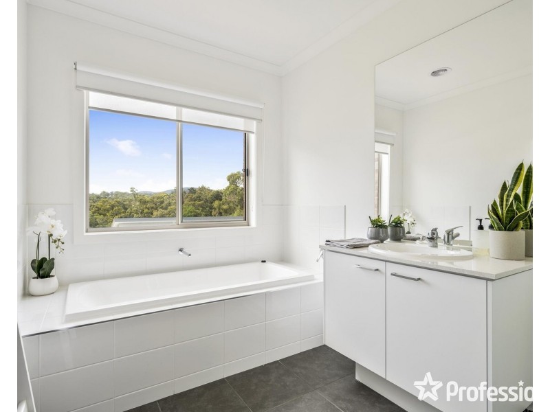 25 English Street, Seville VIC 3139