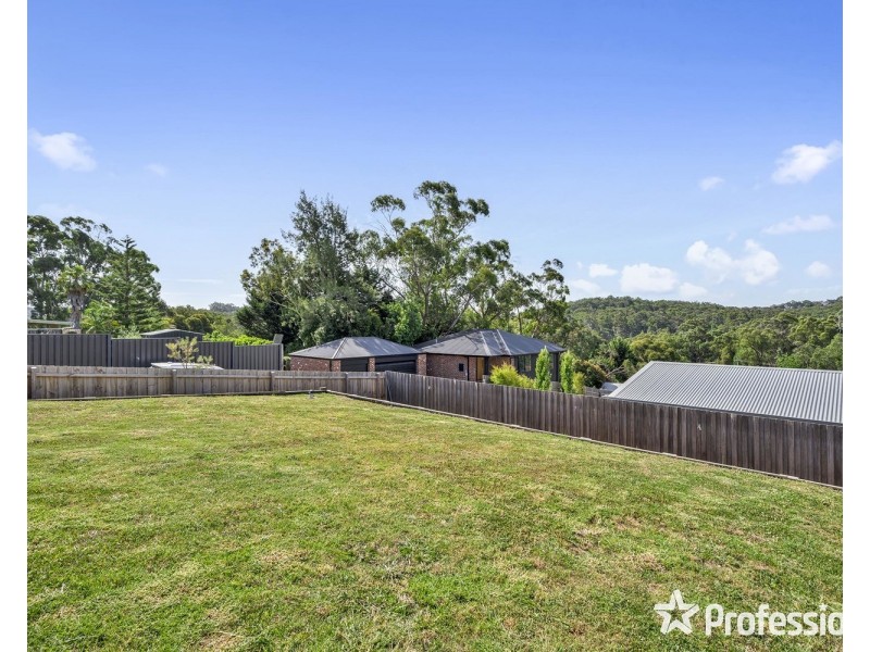 25 English Street, Seville VIC 3139