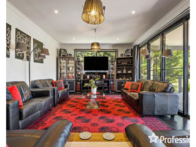 411 Warburton Highway, Wandin North VIC 3139