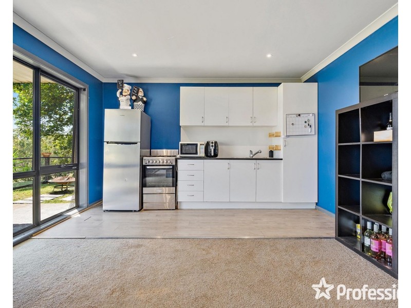 411 Warburton Highway, Wandin North VIC 3139