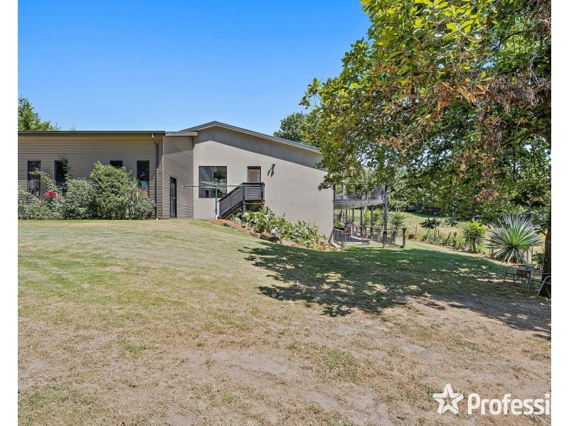 411 Warburton Highway, Wandin North VIC 3139