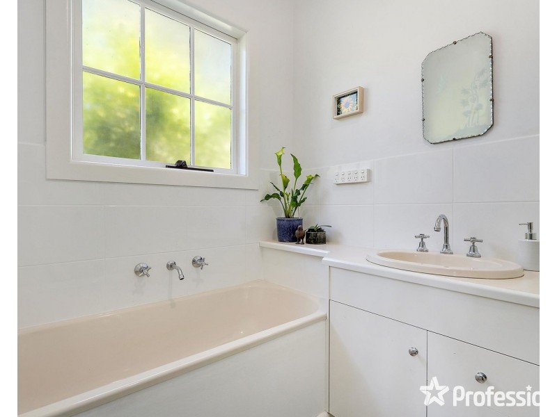 27 Alexandra Road, Lilydale VIC 3140