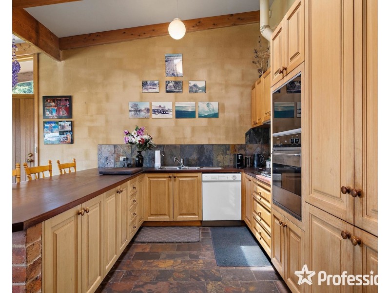 27 Elsie Street, Wandin North VIC 3139
