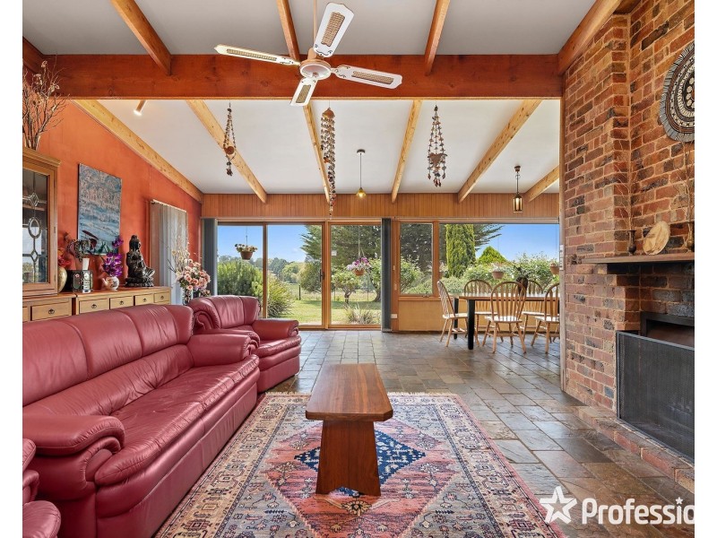 27 Elsie Street, Wandin North VIC 3139