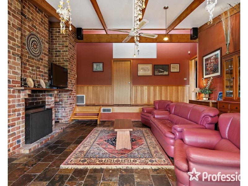 27 Elsie Street, Wandin North VIC 3139