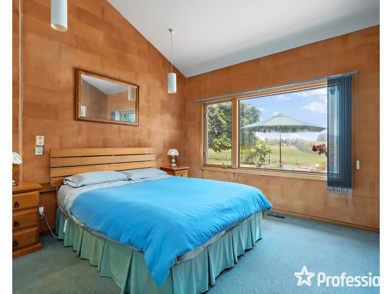 27 Elsie Street, Wandin North VIC 3139