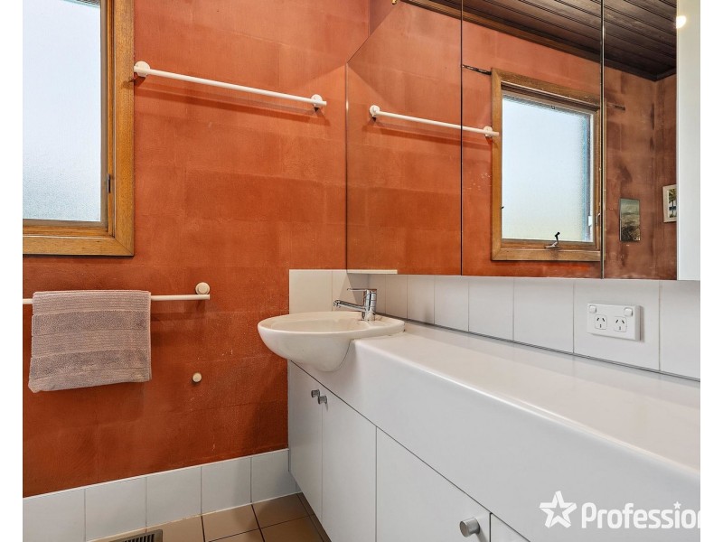 27 Elsie Street, Wandin North VIC 3139