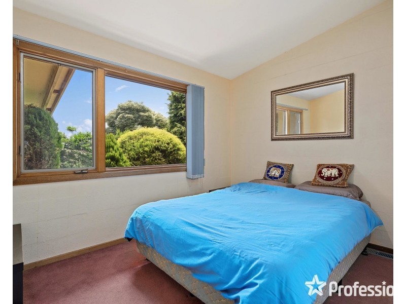 27 Elsie Street, Wandin North VIC 3139