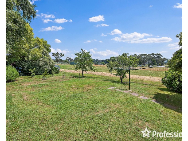 27 Elsie Street, Wandin North VIC 3139