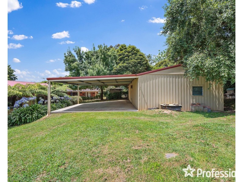27 Elsie Street, Wandin North VIC 3139