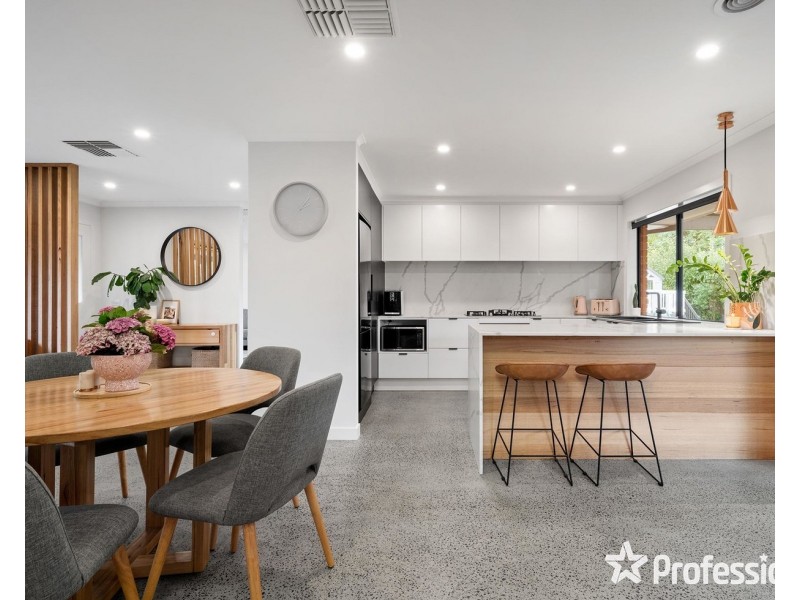 2 Michael Lane, Mount Evelyn VIC 3796