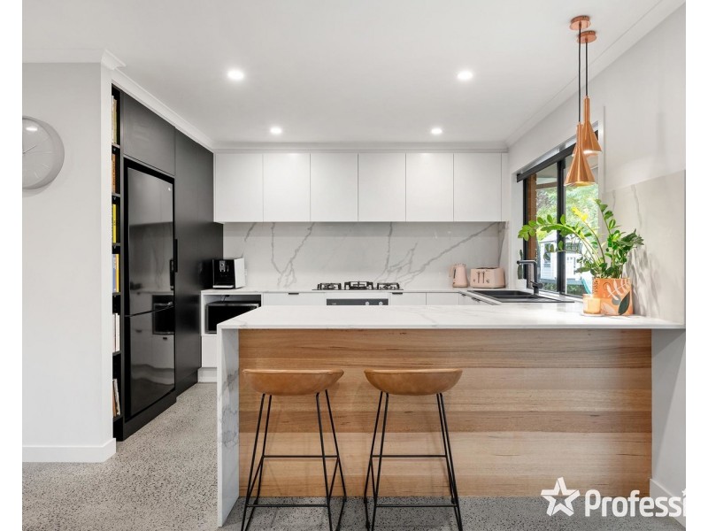 2 Michael Lane, Mount Evelyn VIC 3796