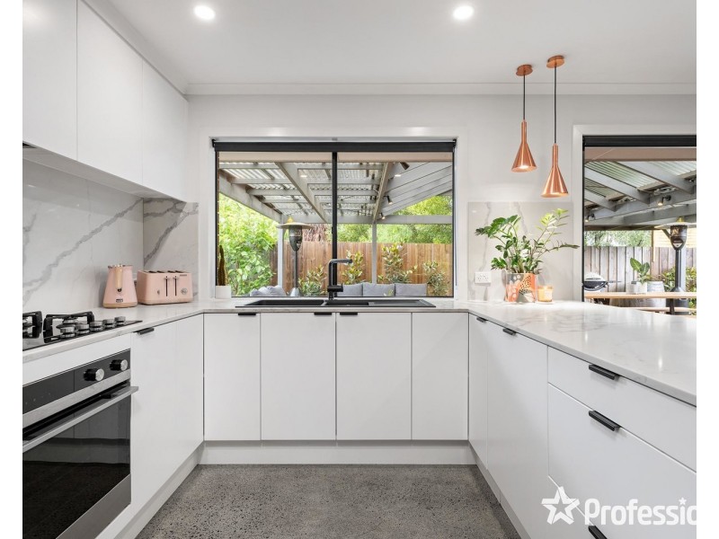 2 Michael Lane, Mount Evelyn VIC 3796