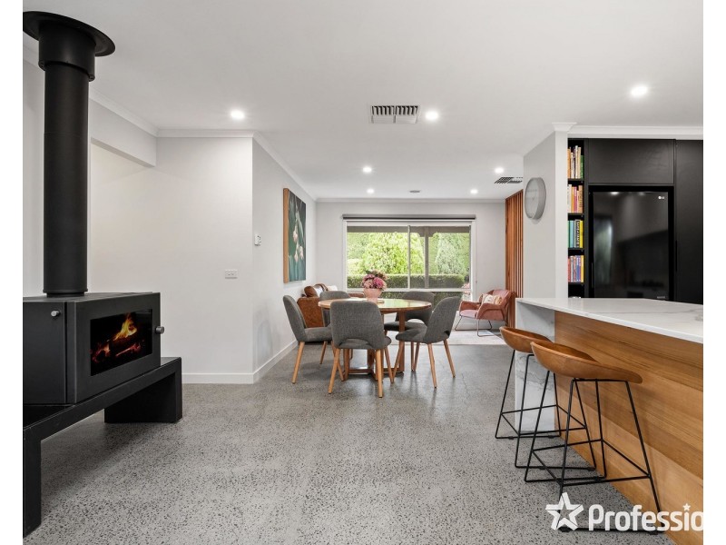 2 Michael Lane, Mount Evelyn VIC 3796
