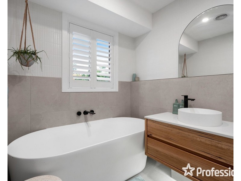 2 Michael Lane, Mount Evelyn VIC 3796