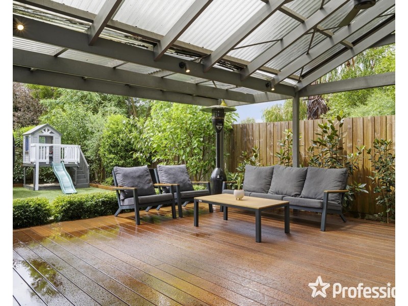 2 Michael Lane, Mount Evelyn VIC 3796