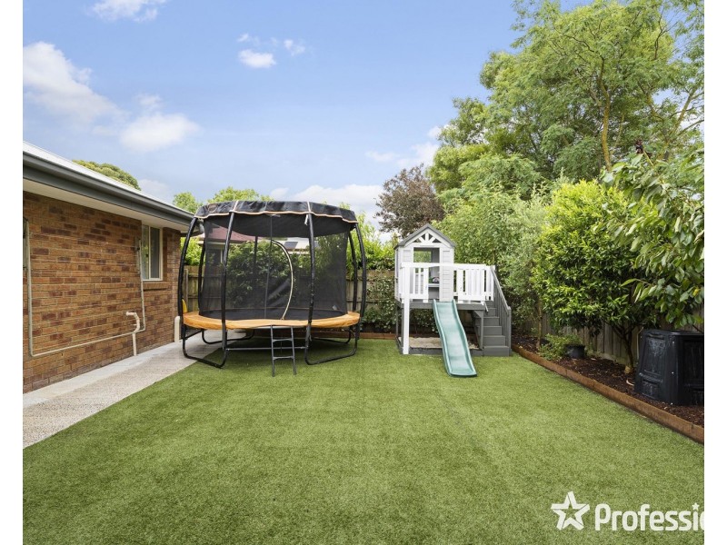 2 Michael Lane, Mount Evelyn VIC 3796