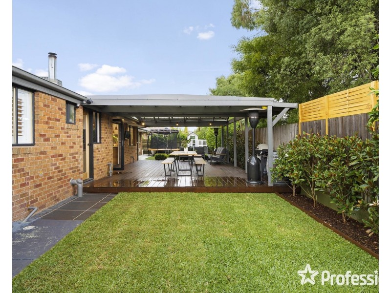 2 Michael Lane, Mount Evelyn VIC 3796