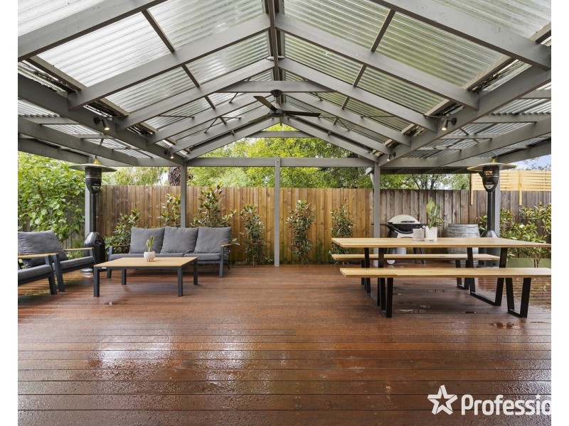 2 Michael Lane, Mount Evelyn VIC 3796