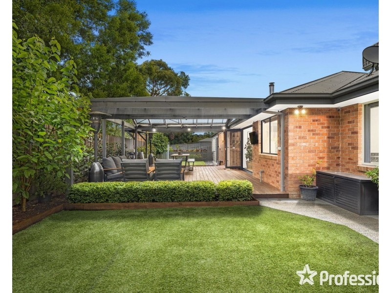 2 Michael Lane, Mount Evelyn VIC 3796