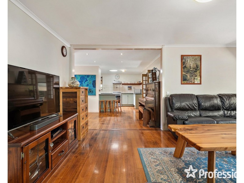 11 Alfred Street, Wandin North VIC 3139