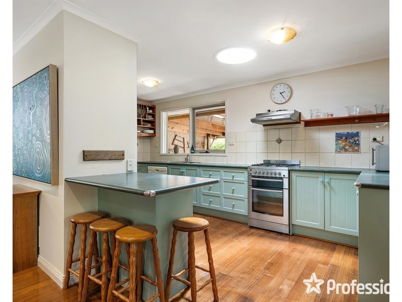 11 Alfred Street, Wandin North VIC 3139