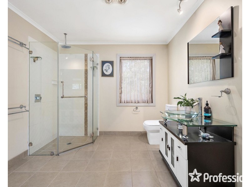 11 Alfred Street, Wandin North VIC 3139