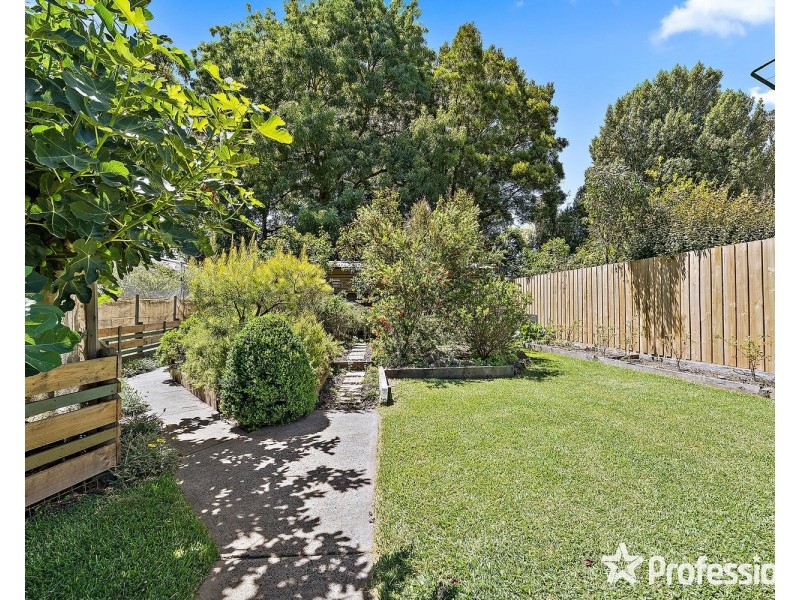 11 Alfred Street, Wandin North VIC 3139