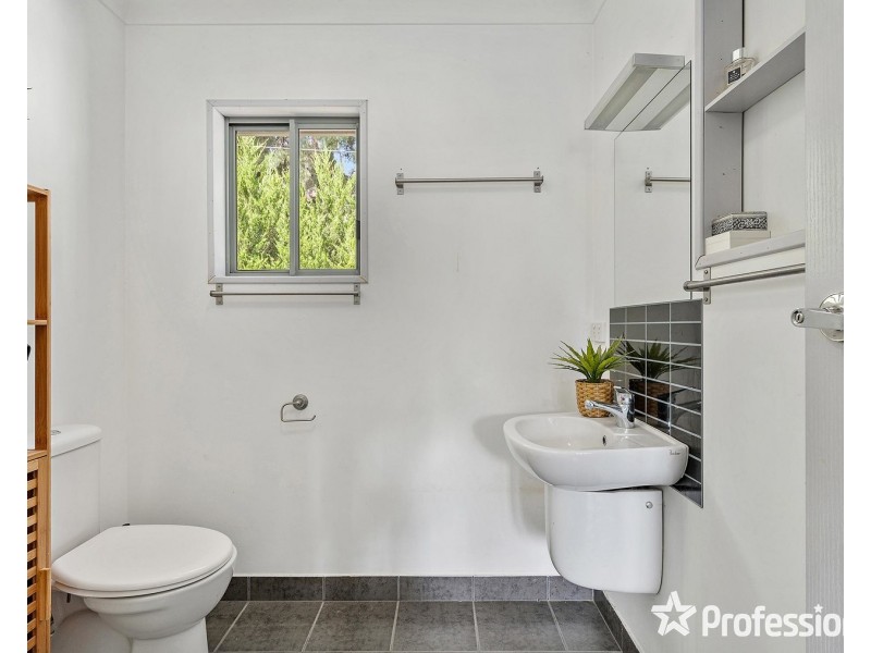 6 Priestley Crescent, Mount Evelyn VIC 3796